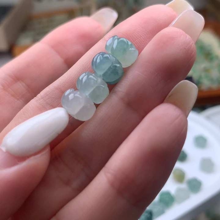 翡翠散珠?*宝莲花珠4个