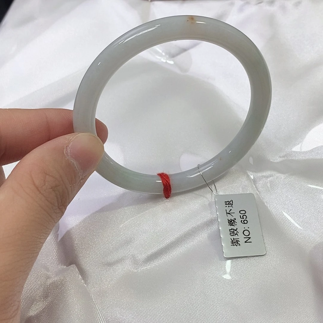 翡翠未镶嵌手镯（圆镯）