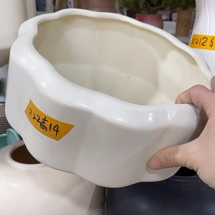 陶盆有孔 瑕疵针孔漏釉介意勿拍外高 14外口22