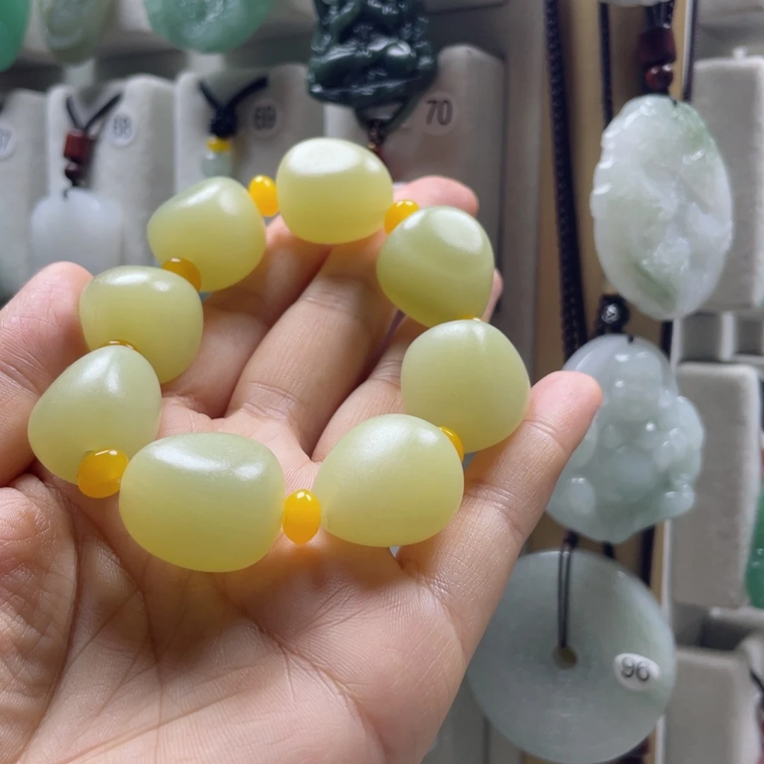 石英质玉（金丝玉）未镶嵌颈饰