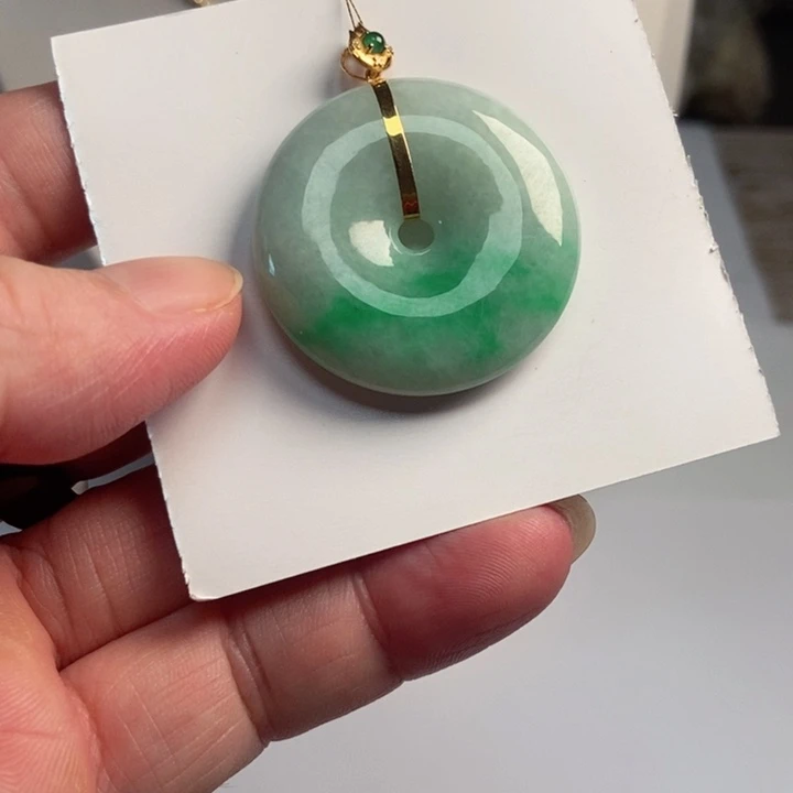 颈饰18K金镶嵌翡翠