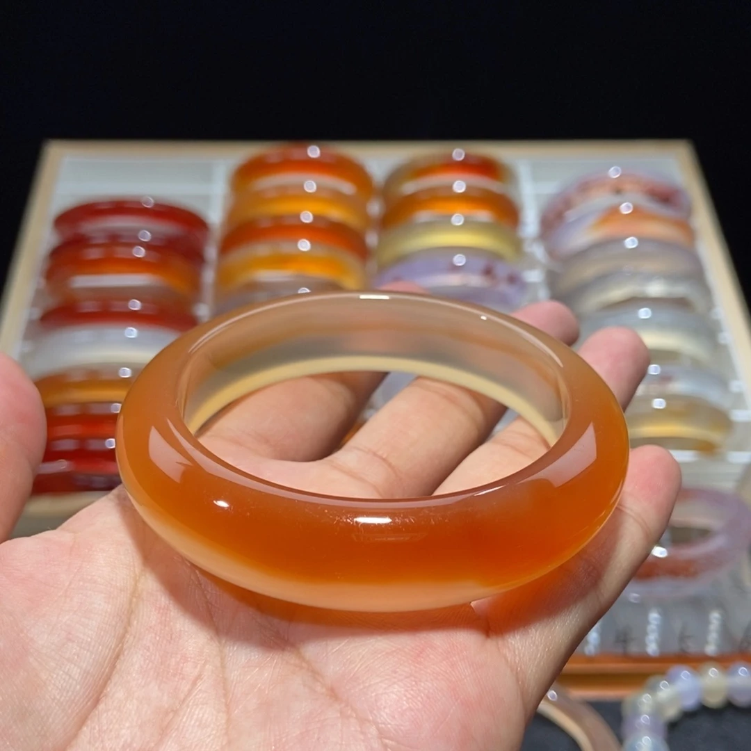 玛瑙/玉髓手镯未镶嵌