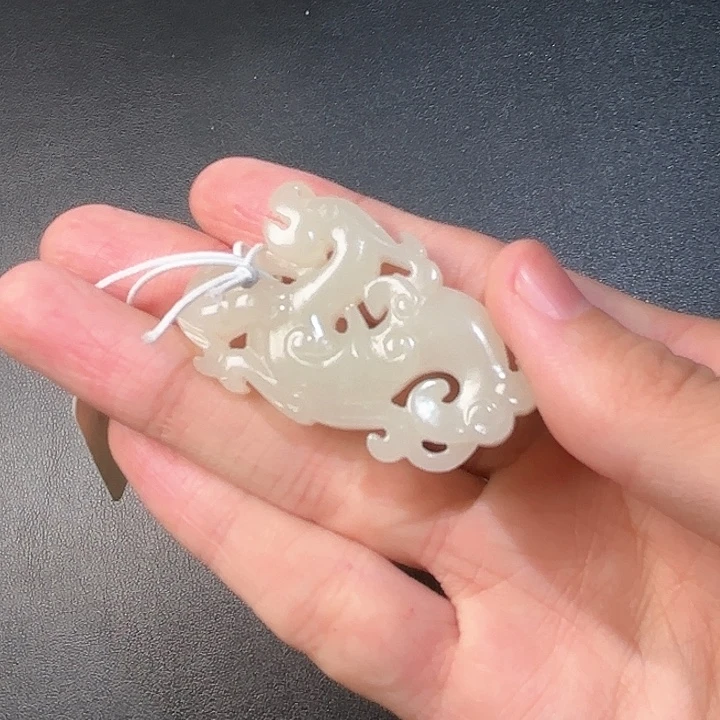 和田玉挂件未镶嵌龙*