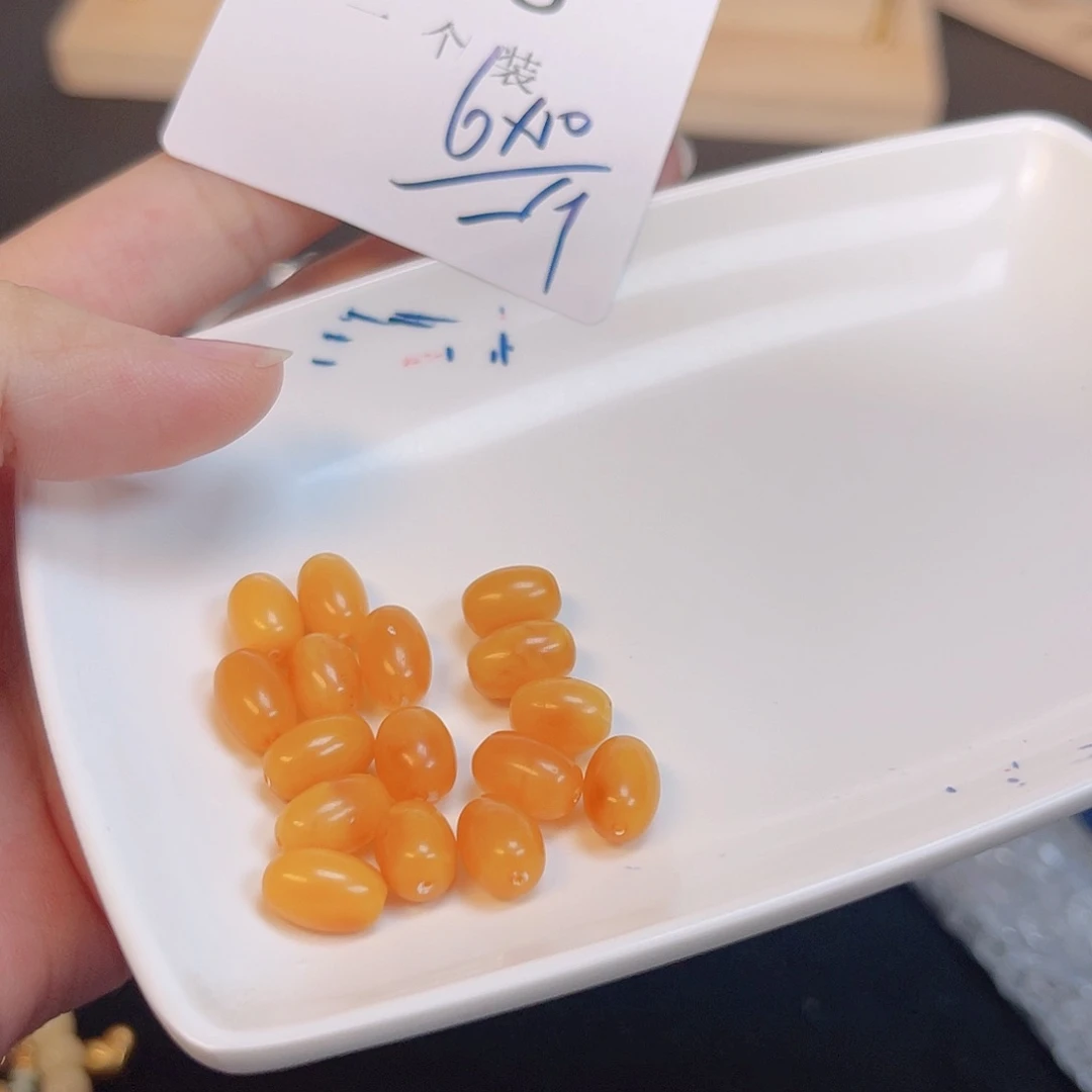 未镶嵌蜜蜡珠宝奇石18 。