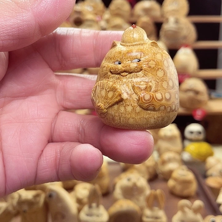 八***张竹竹根雕猫咪手把件