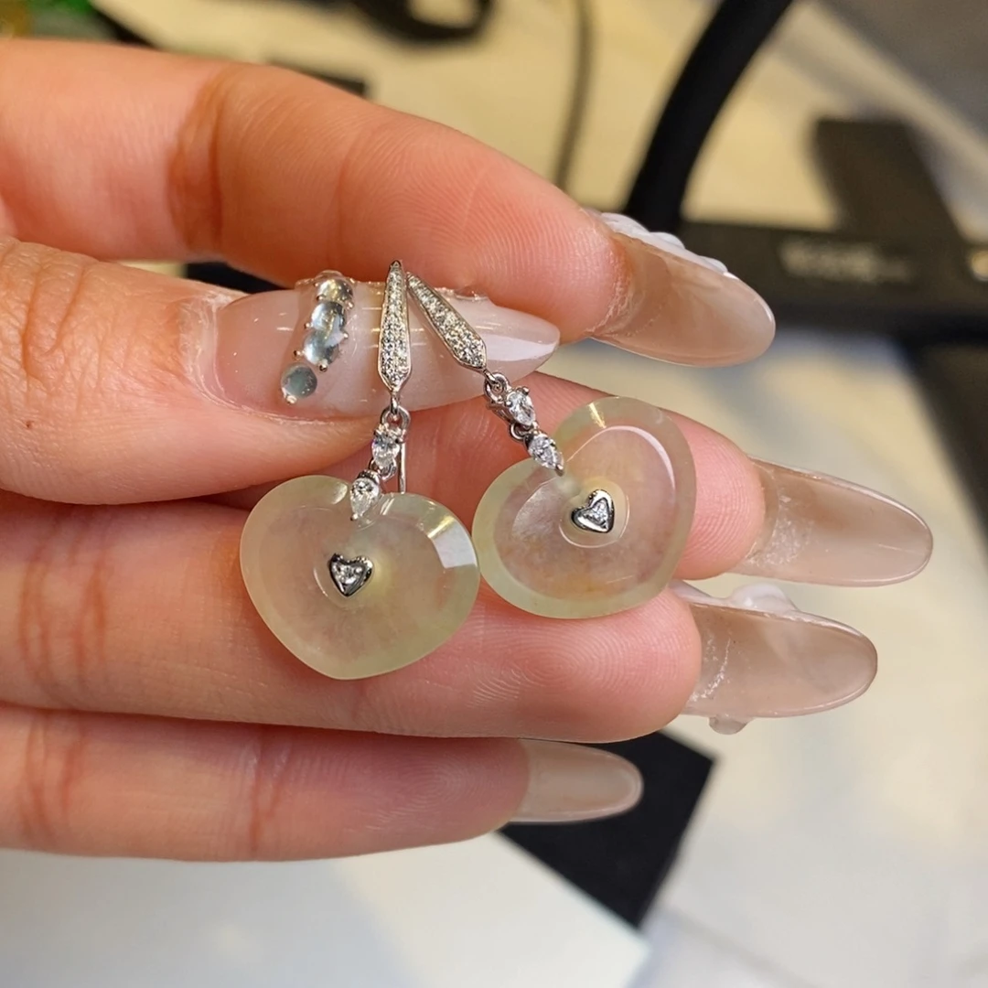 翡翠耳饰18K金镶嵌设计款爱心耳钩