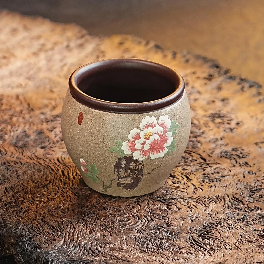 宜兴紫砂茶具 原矿石红泥料堆绘牡丹主人杯品茗杯 A1081