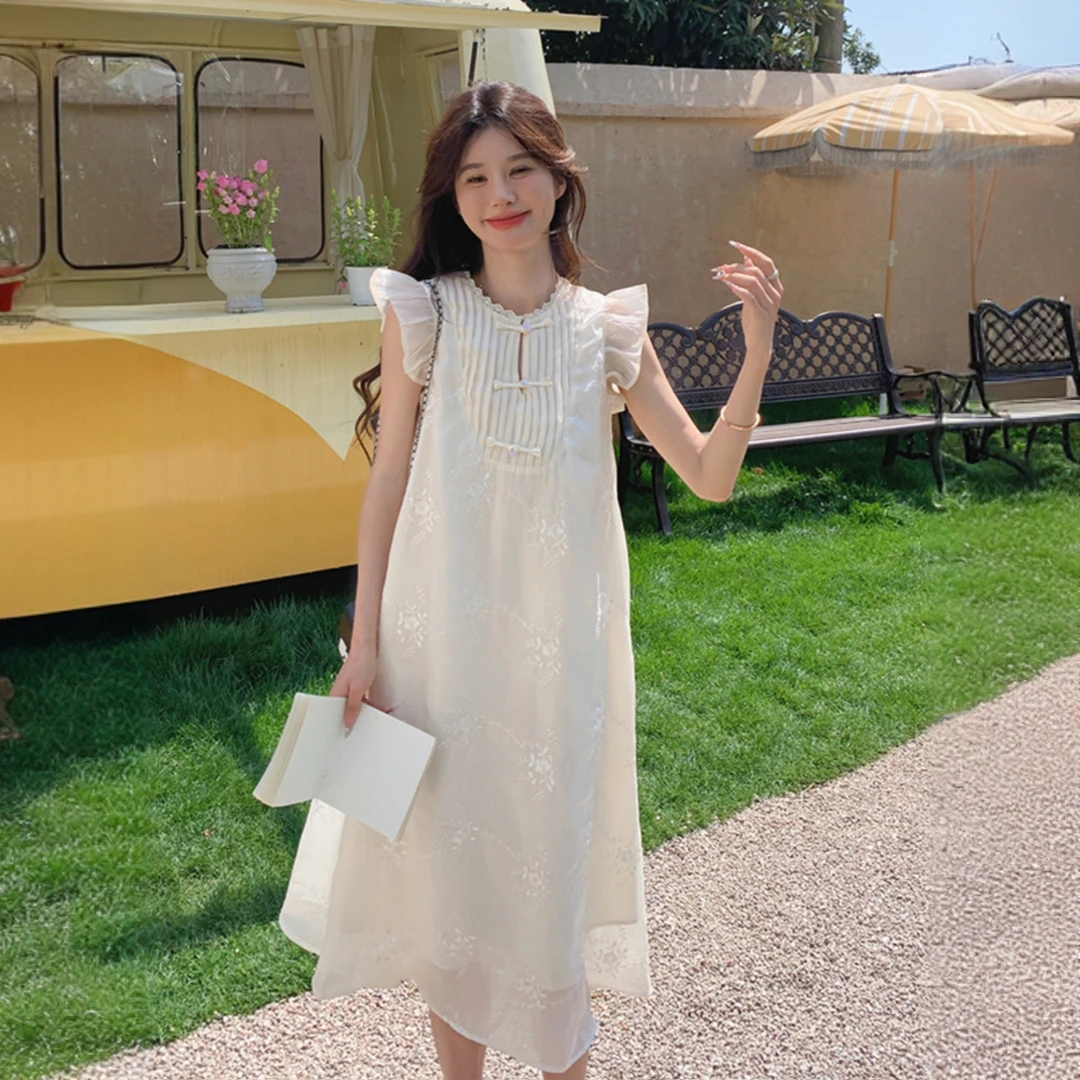 米白色新中式连衣裙女2025夏新款国风小飞袖气质甜美温柔刺绣裙子