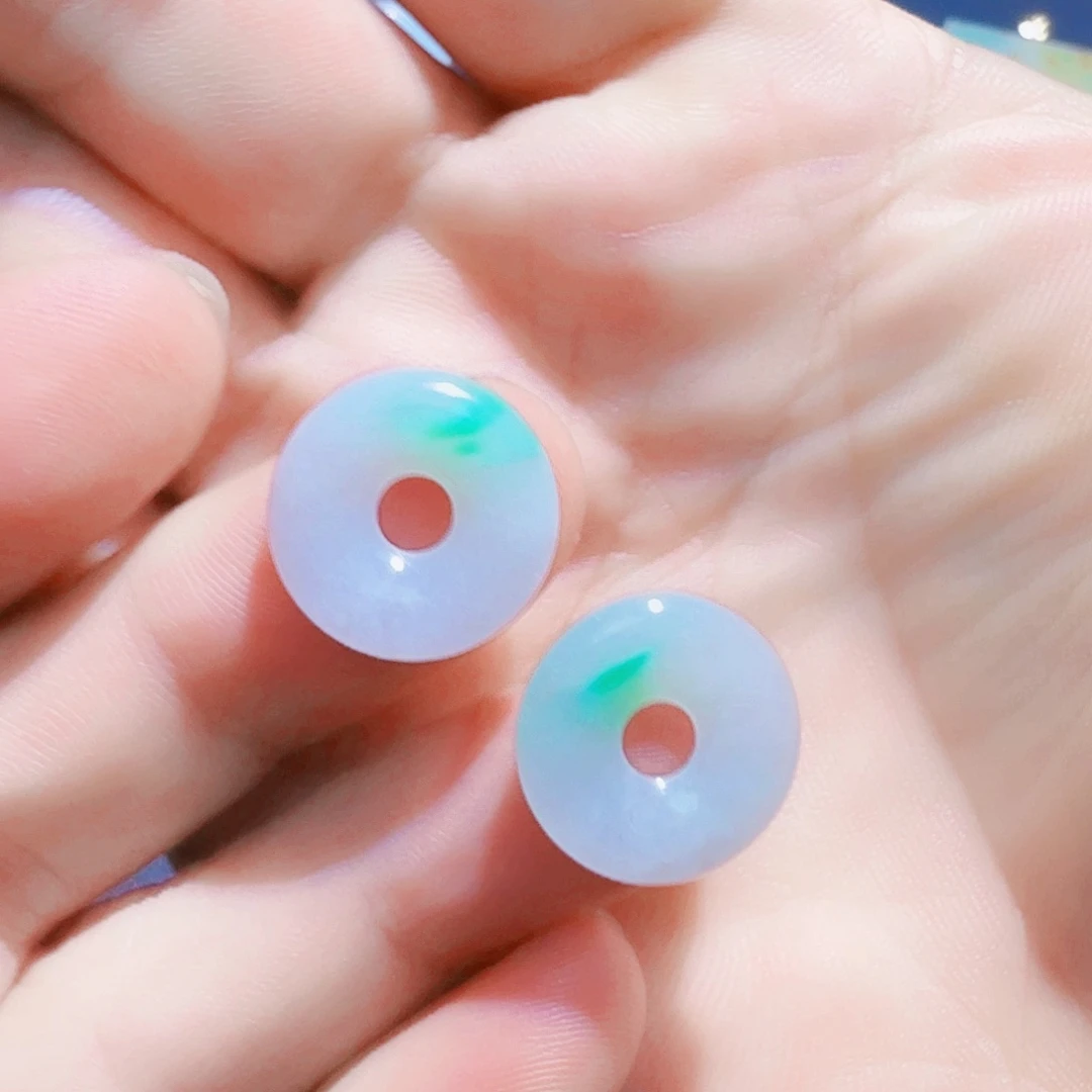 翡翠未镶嵌颈饰飘绿甜甜圈