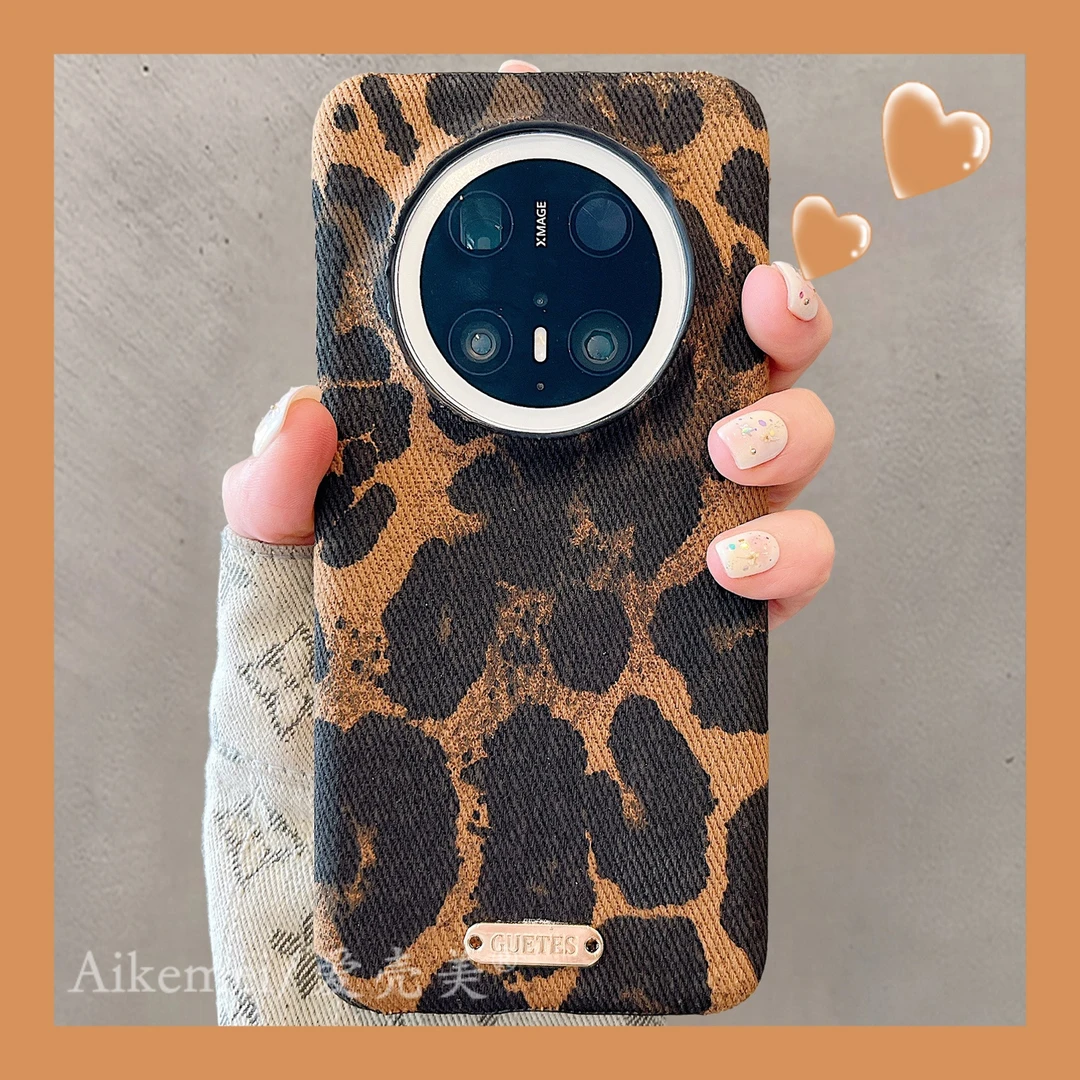适用华为mate70pro+手机壳秋冬绒布Mate60pro+黑棕豹纹金属标签女