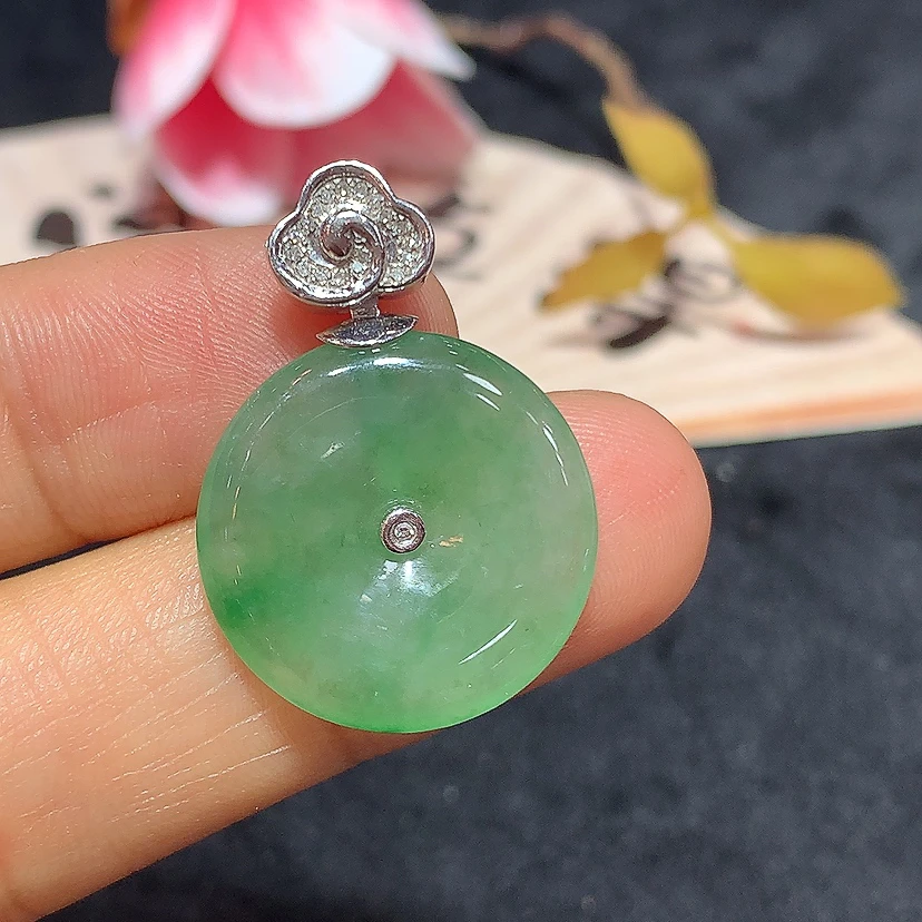 18k金天然A货翡翠飘绿平安扣吊坠经典时尚气质百搭款