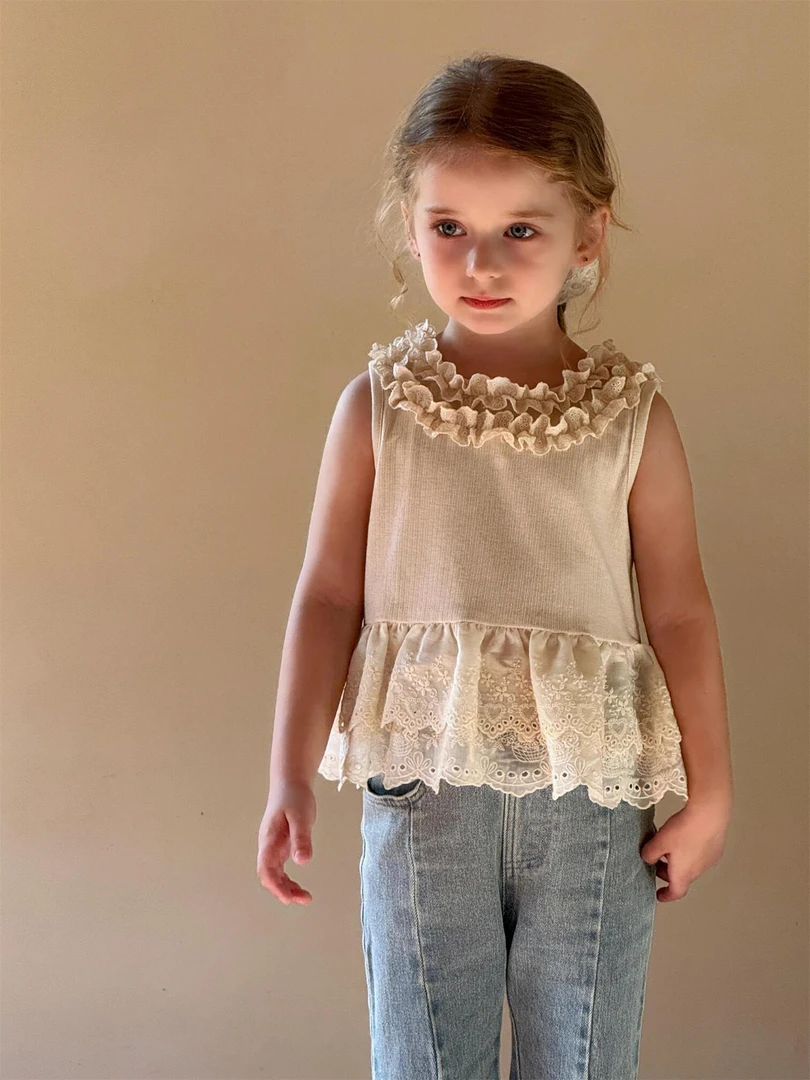 「冰玉白茶」 纯色木耳边花边领可爱上衣 微喇牛仔裤