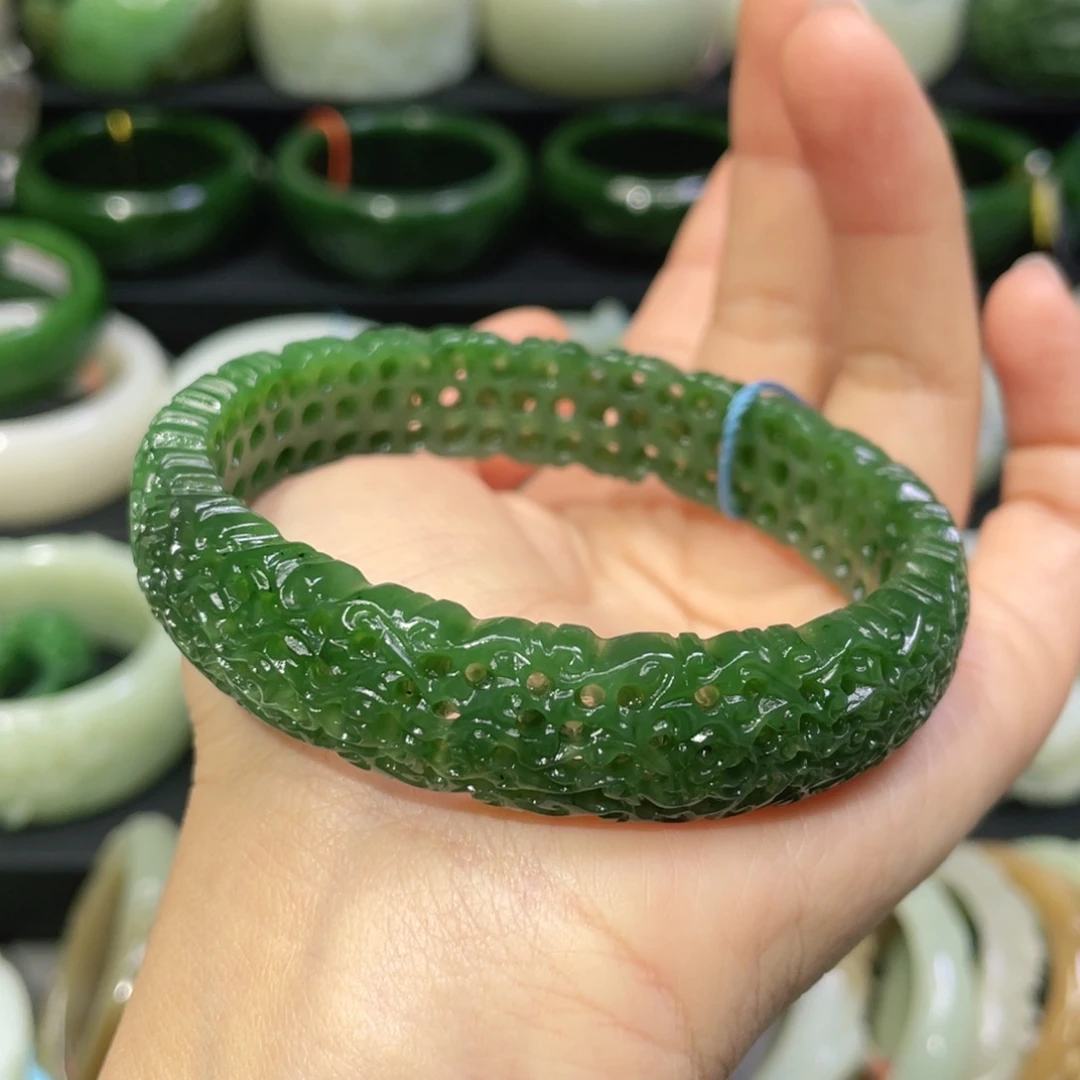 未镶嵌手镯和田玉43。    圈口63+