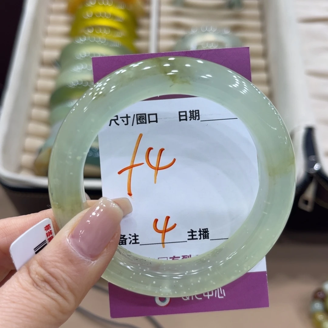 沐***棠蛇纹石玉未镶嵌手镯