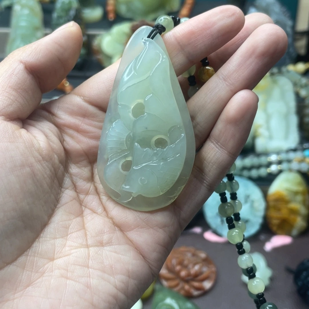 蛇纹石玉未镶嵌颈饰