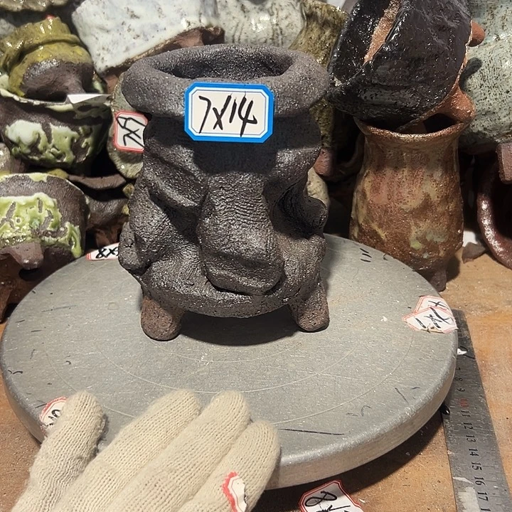 粗陶花盆，现在都不一样