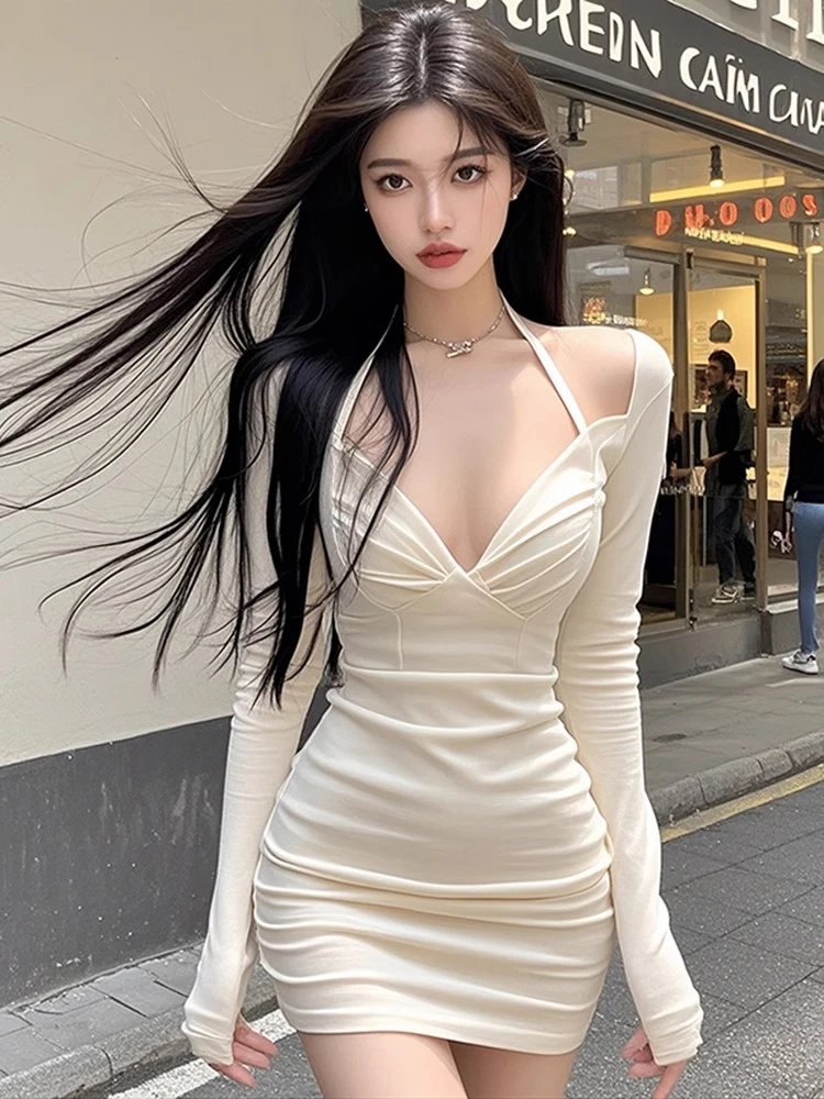 白色低领挂脖褶皱长袖连衣裙女修身显瘦气质名媛高级感包臀短裙子