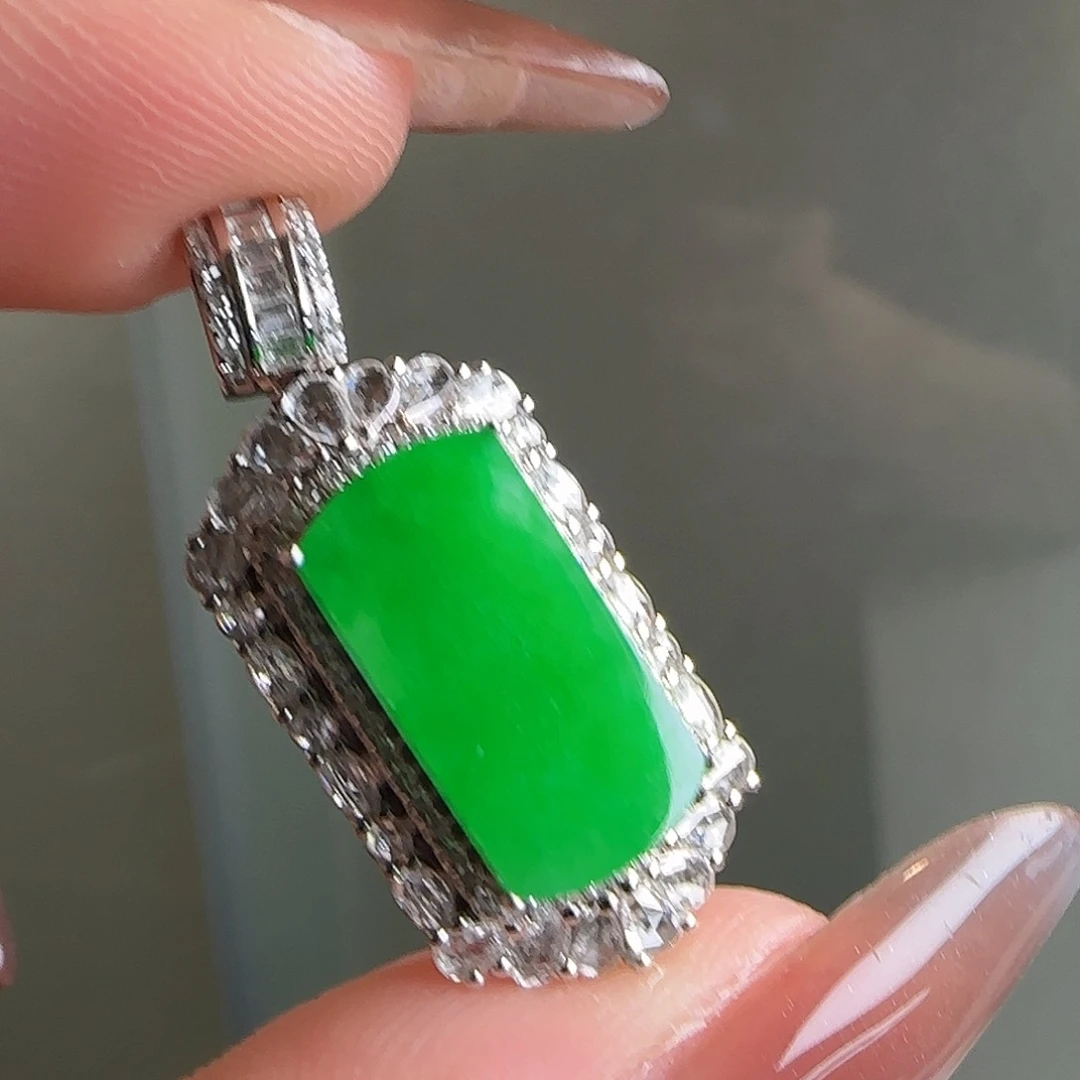 颈饰18K金镶嵌翡翠天然翡翠