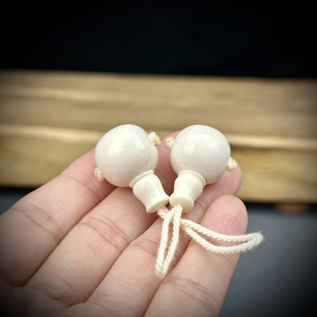 A249天然猛犸牙 白冰果冻料三通约15+ 随机一个发货
