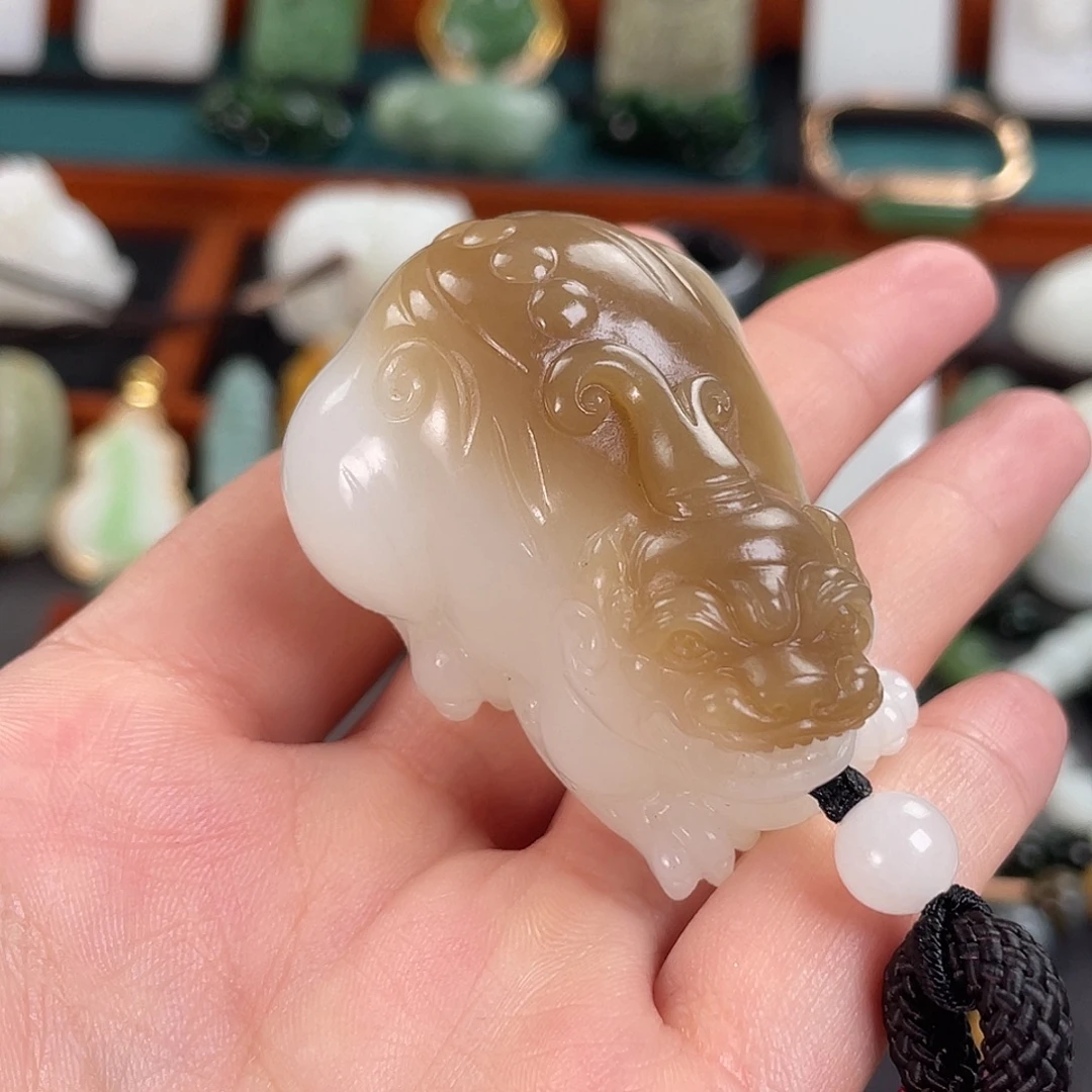 和田玉未镶嵌把件