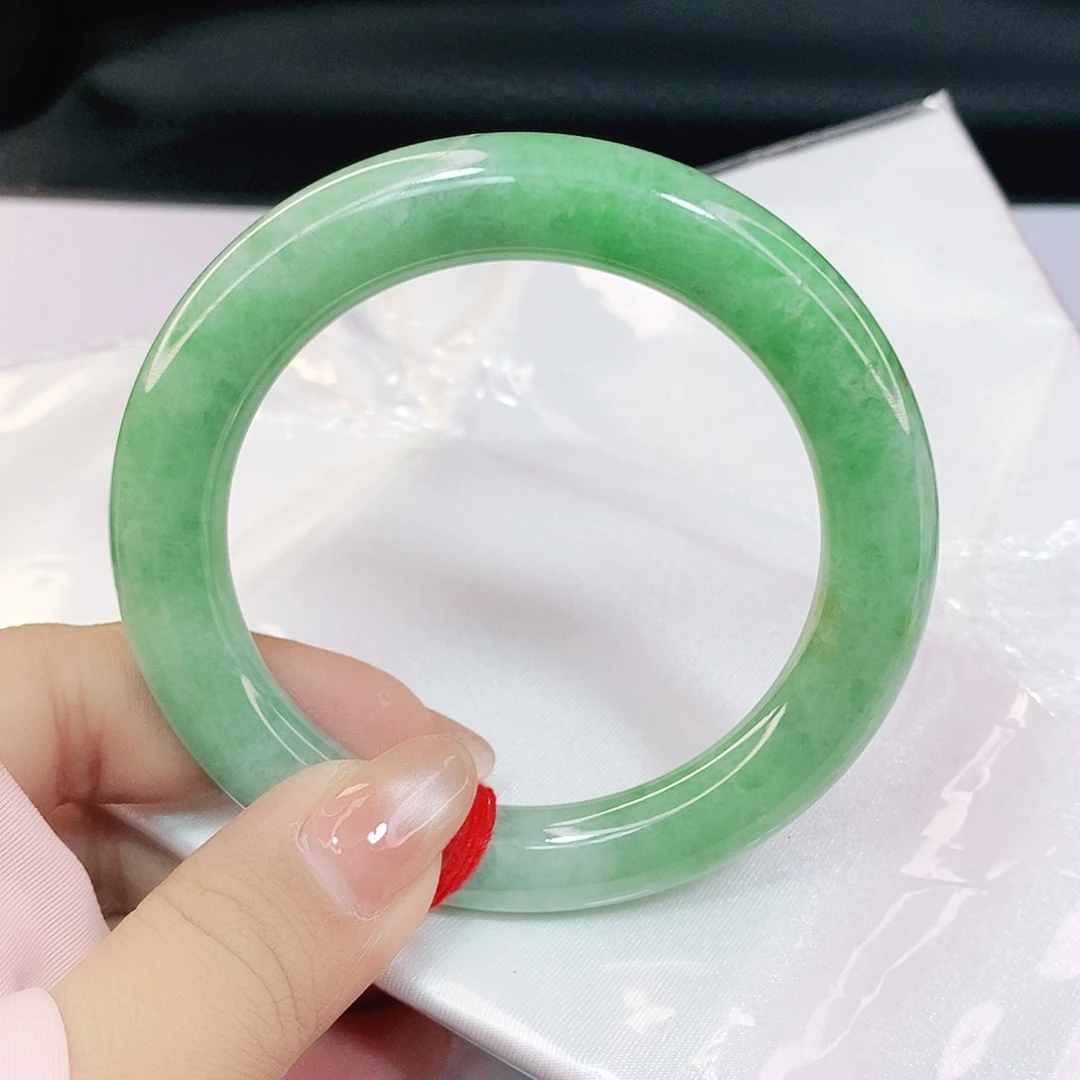翡翠手镯未镶嵌55圈