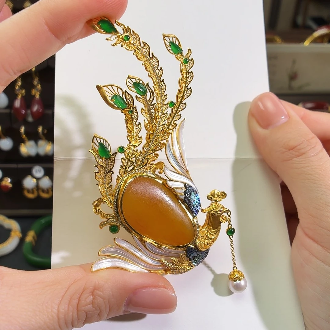 颈饰18K金镶嵌和田玉