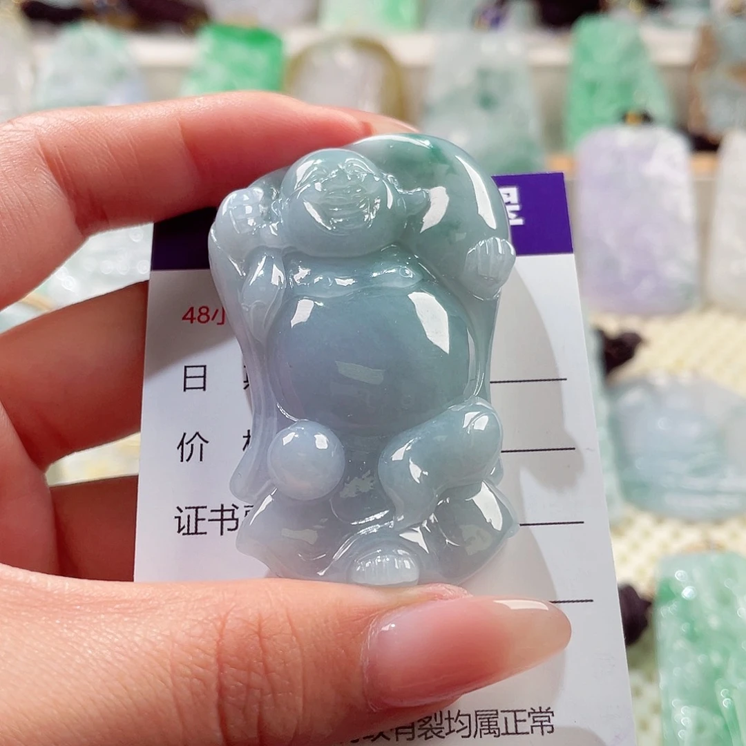 翡翠未镶嵌颈饰佛