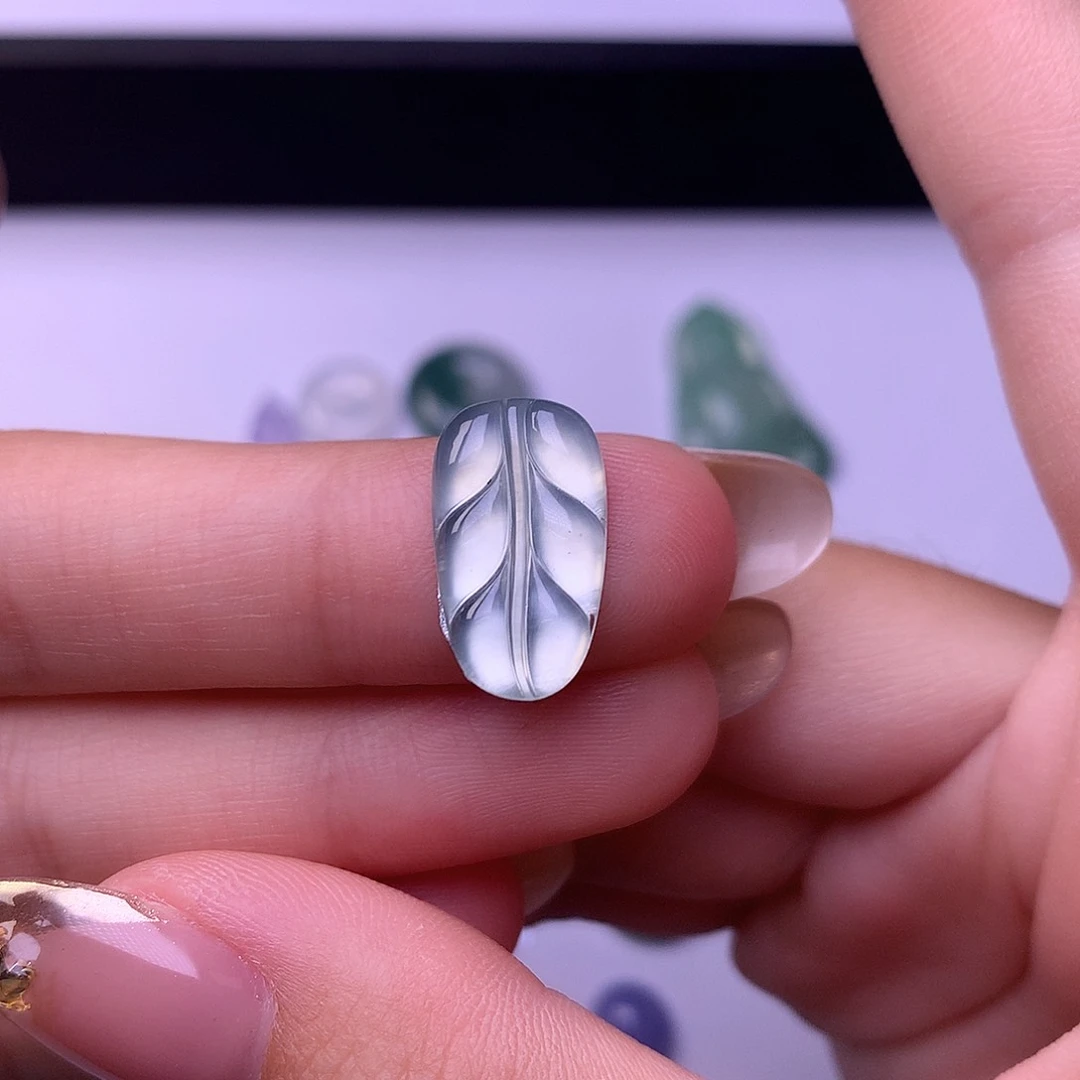 翡翠挂件未镶嵌叶子