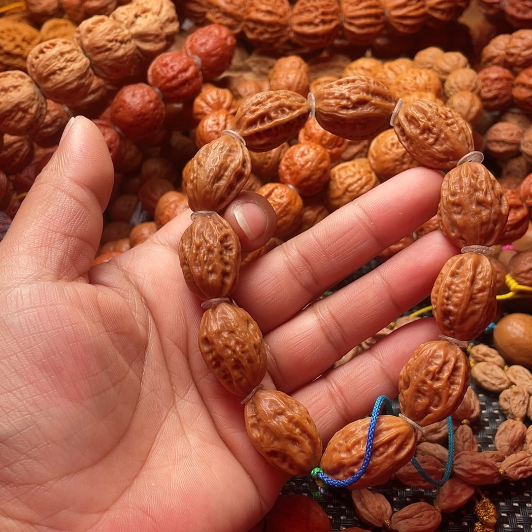 年***伤文玩核桃手串绣花鞋