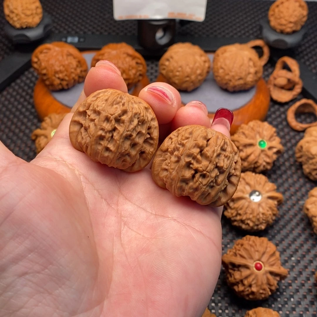 文玩核桃把件白狮子边肚37尺漏