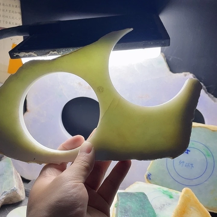 翡翠挂件未镶嵌毛料94