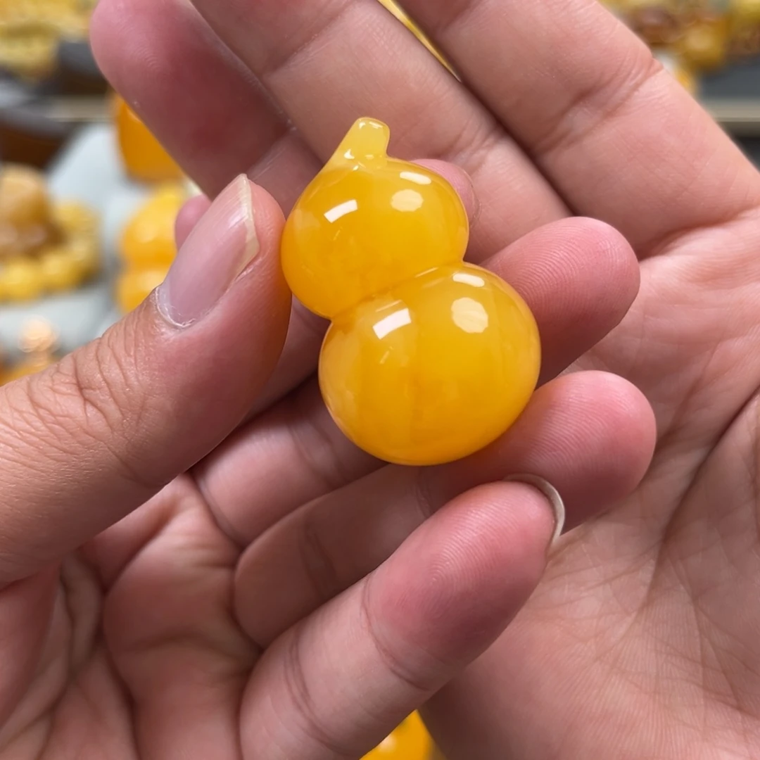 蜜蜡未镶嵌珠宝奇石