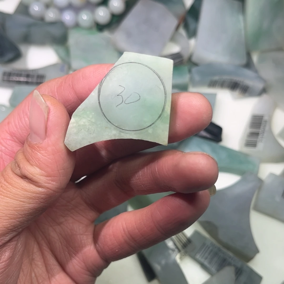 翡翠颈饰未镶嵌翡翠