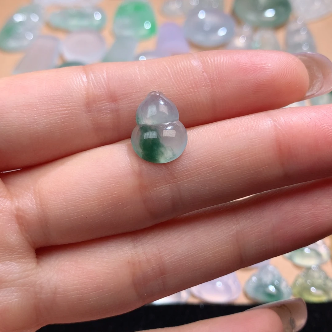 翡翠挂件未镶嵌葫芦