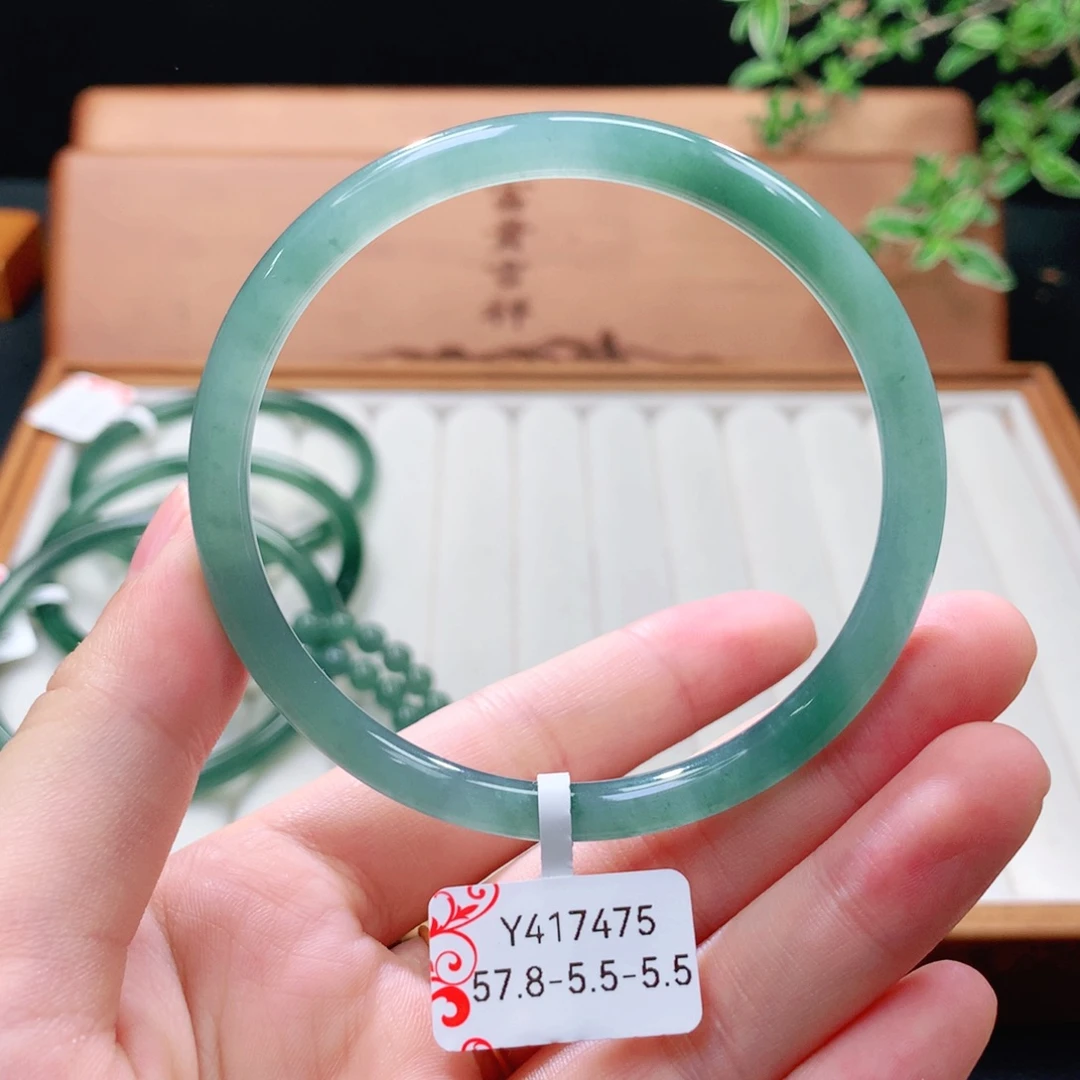 翡翠未镶嵌手镯（圆镯）
