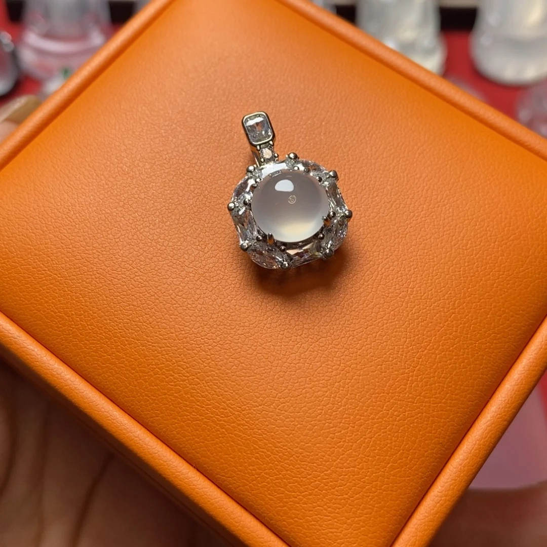 石英质玉合金吊坠赠链