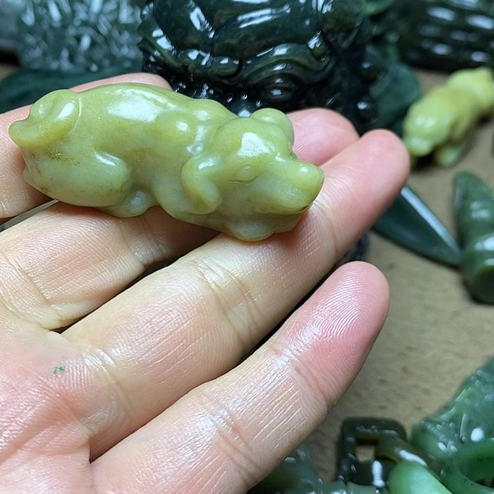 和田玉未镶嵌颈饰