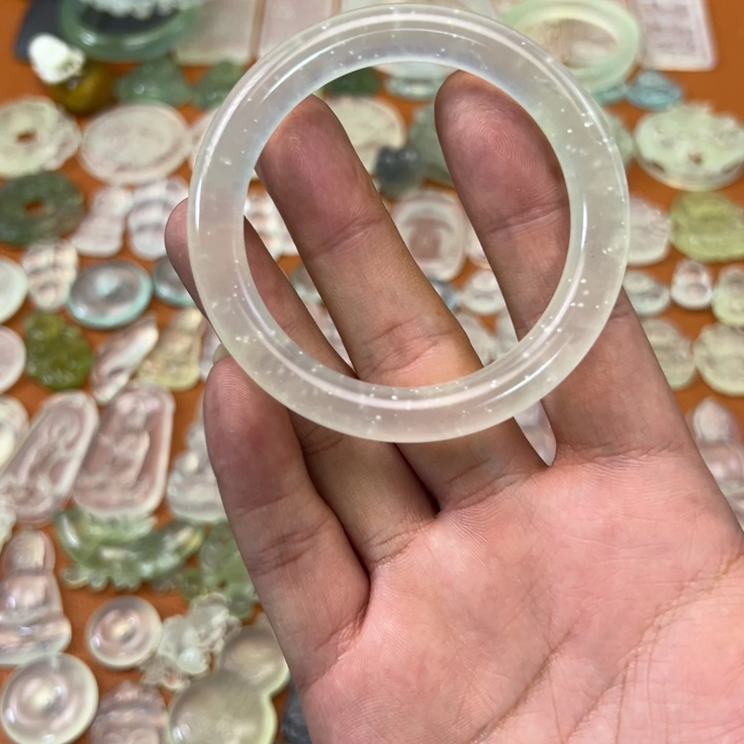 C***n蛇纹石玉未镶嵌颈饰