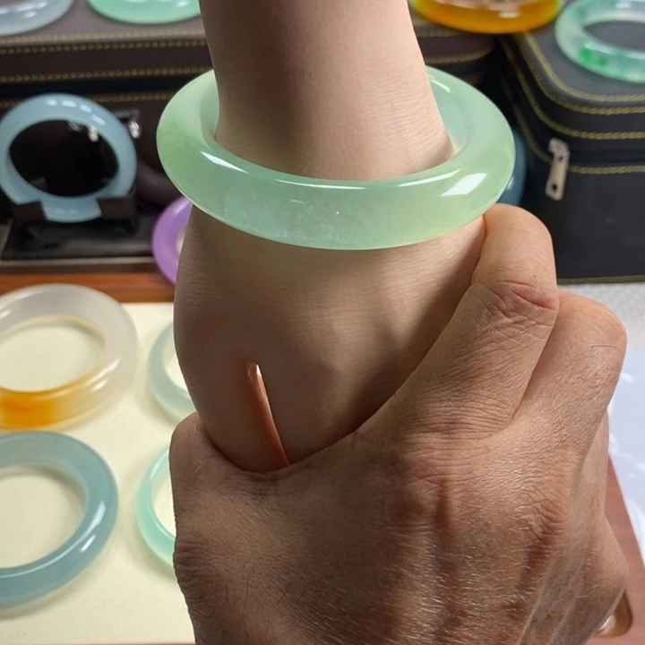 小***团石英岩玉美货手镯57➕