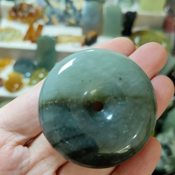 岫玉未镶嵌平安扣