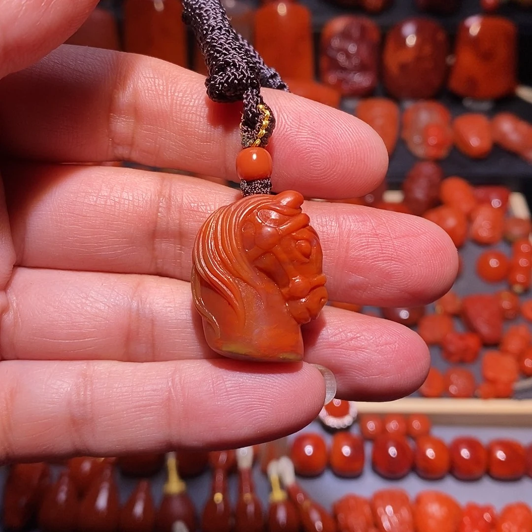 人***谦南红玛瑙未镶嵌吊坠