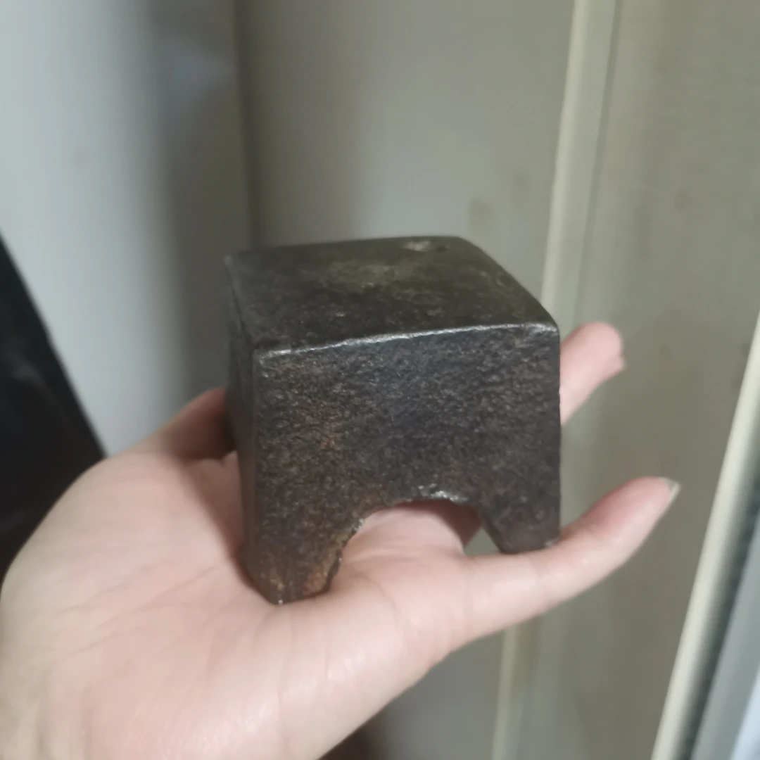 一件铁器，商品如图