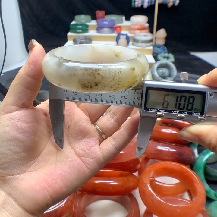 未镶嵌手镯石英质玉