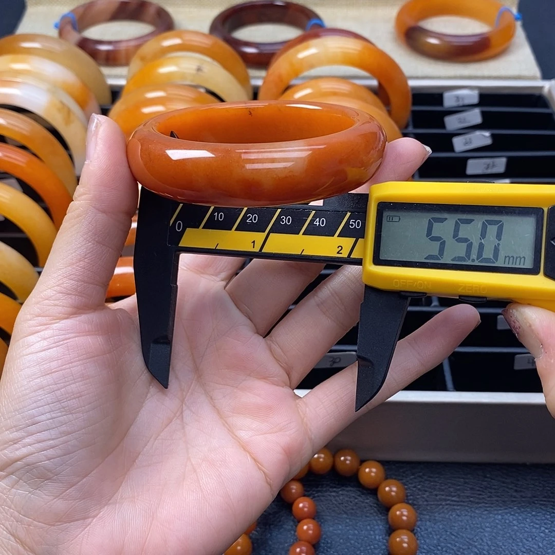 未镶嵌石英质玉（黄龙玉）手镯26号