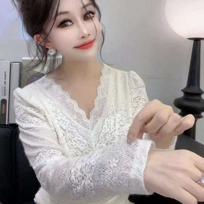 2025欧货秋冬季时髦新款纯色水貂绒显白V领蕾丝衫洋气小衫打底衫