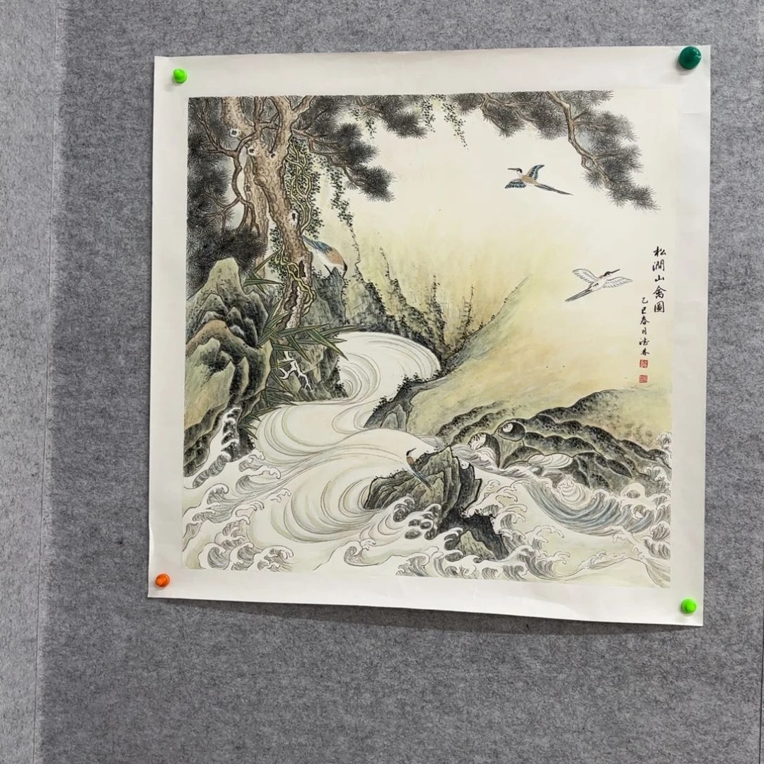 国画花鸟等图案为一体而成的