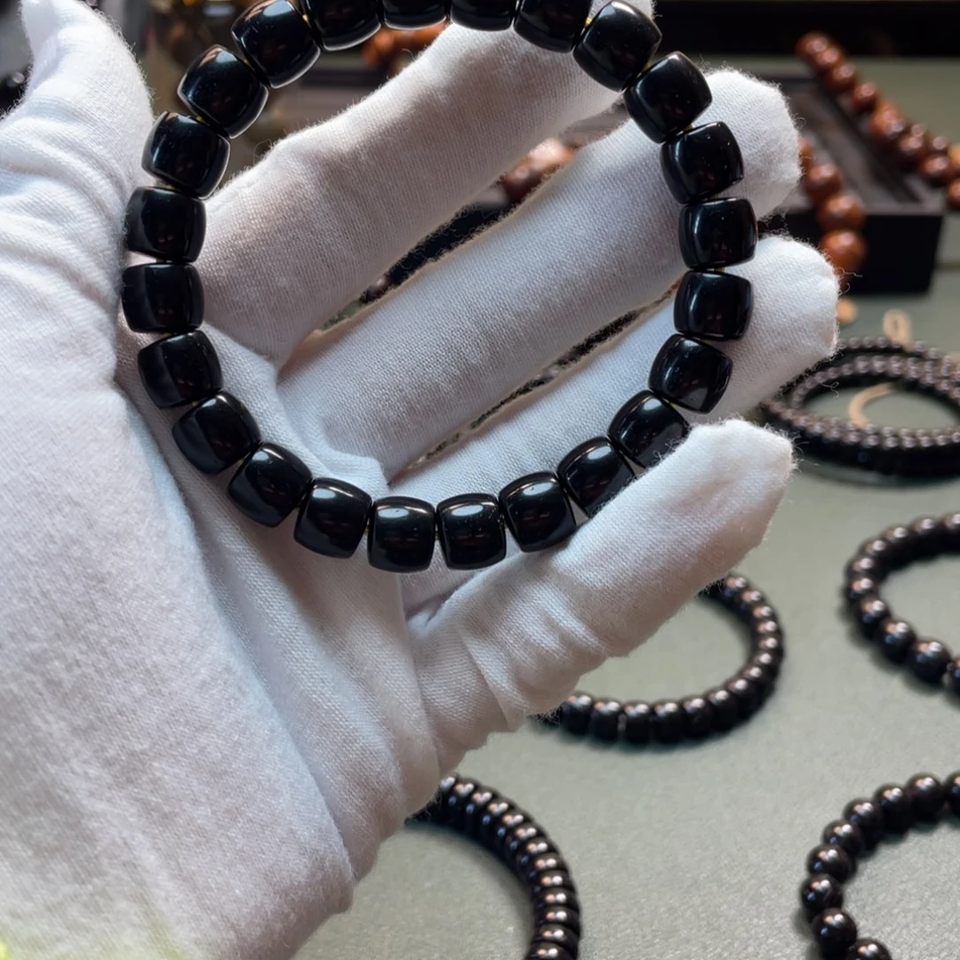 椰蒂吊坠M***U凡安椰蒂