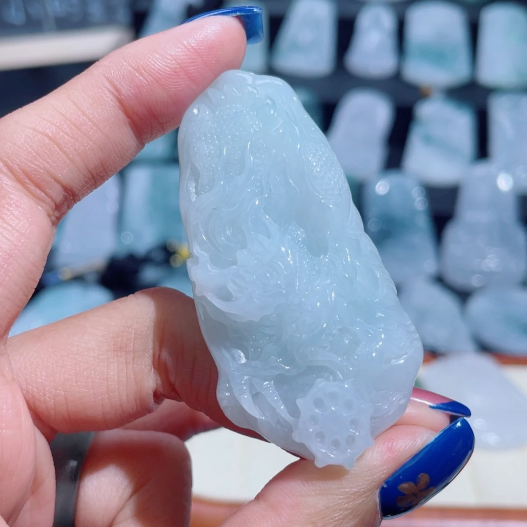 翡翠未镶嵌颈饰龙牌