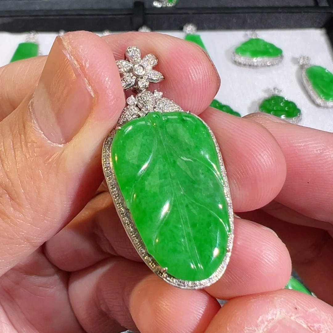 【闪购商品】翡翠吊坠(不含链)18K金镶嵌