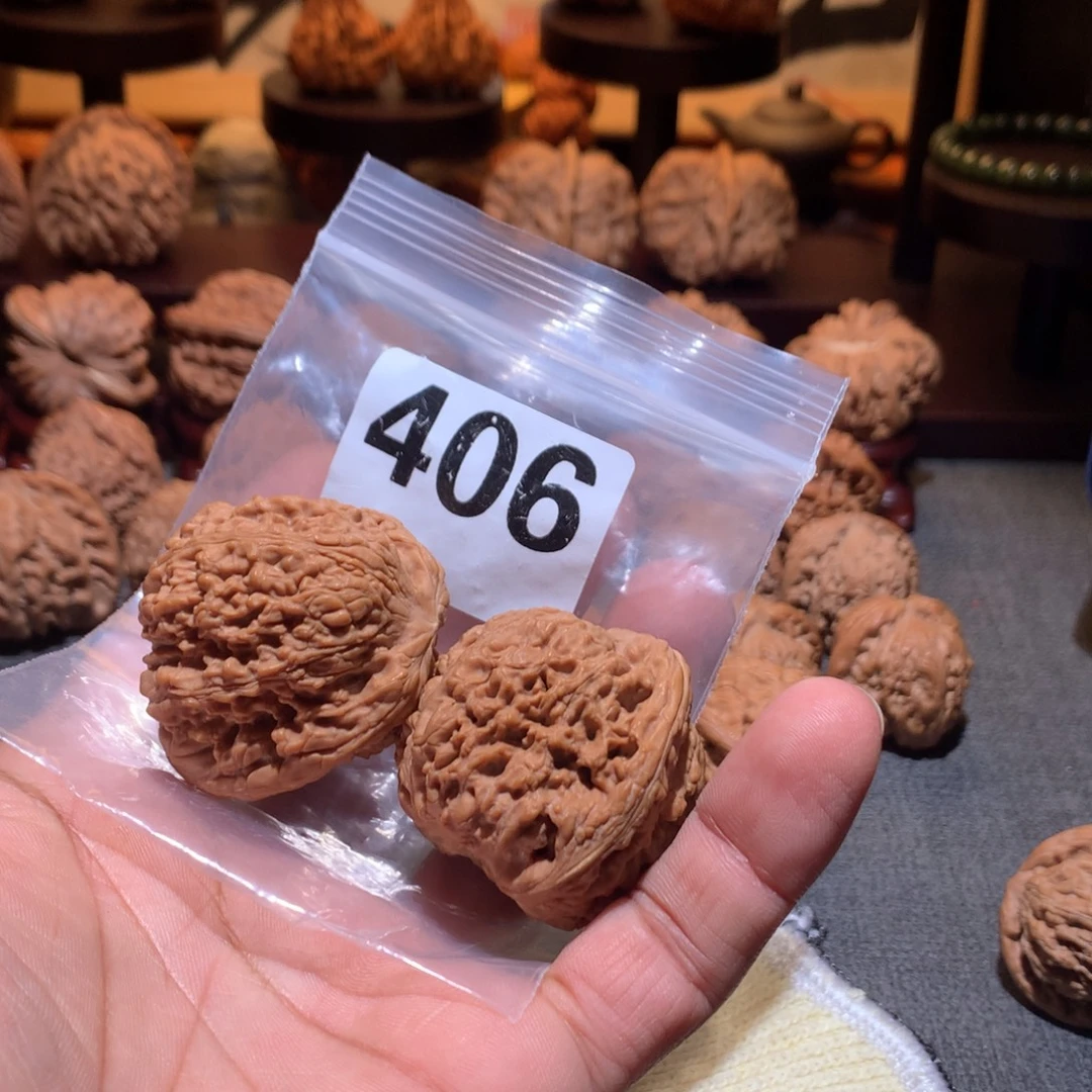 ****.桃核把件南疆石406号